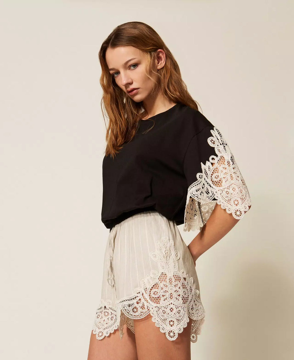 TWINSET - Blusa con maniche in macramè