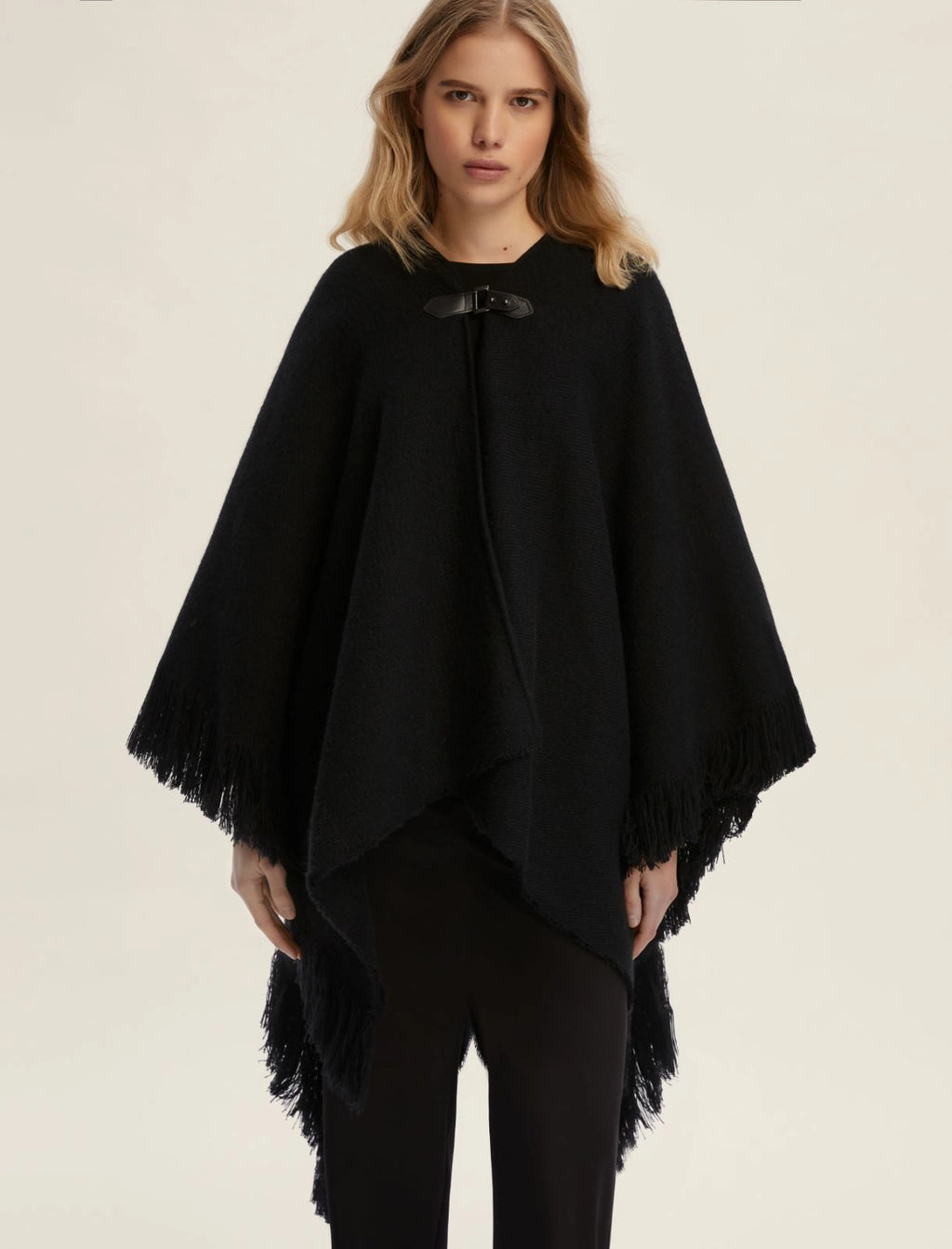 EMME MARELLA Poncho con fibbia - NERO