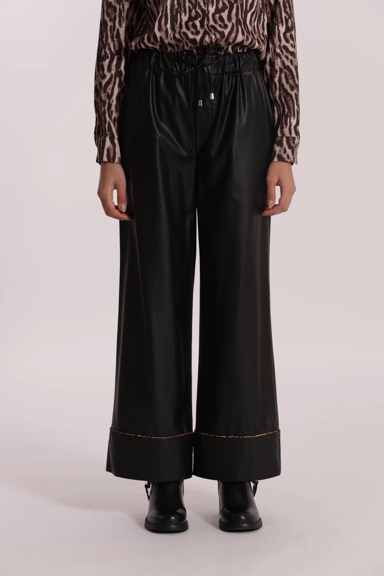 MIMI MUA PANTALONE PALAZZO IN SIMIL PELLE CON DETTAGLIO ANIMALIER