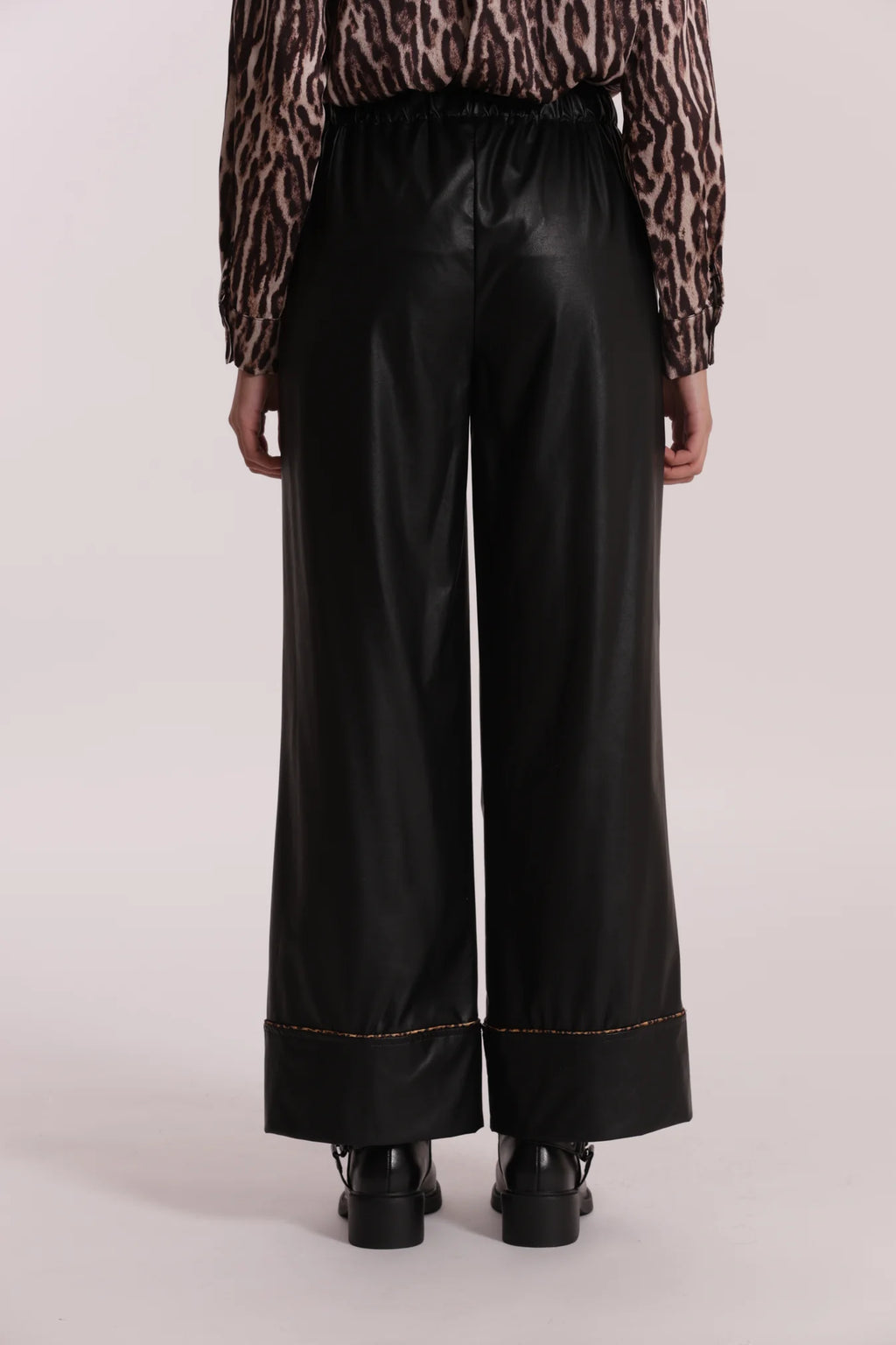 MIMI MUA PANTALONE PALAZZO IN SIMIL PELLE CON DETTAGLIO ANIMALIER