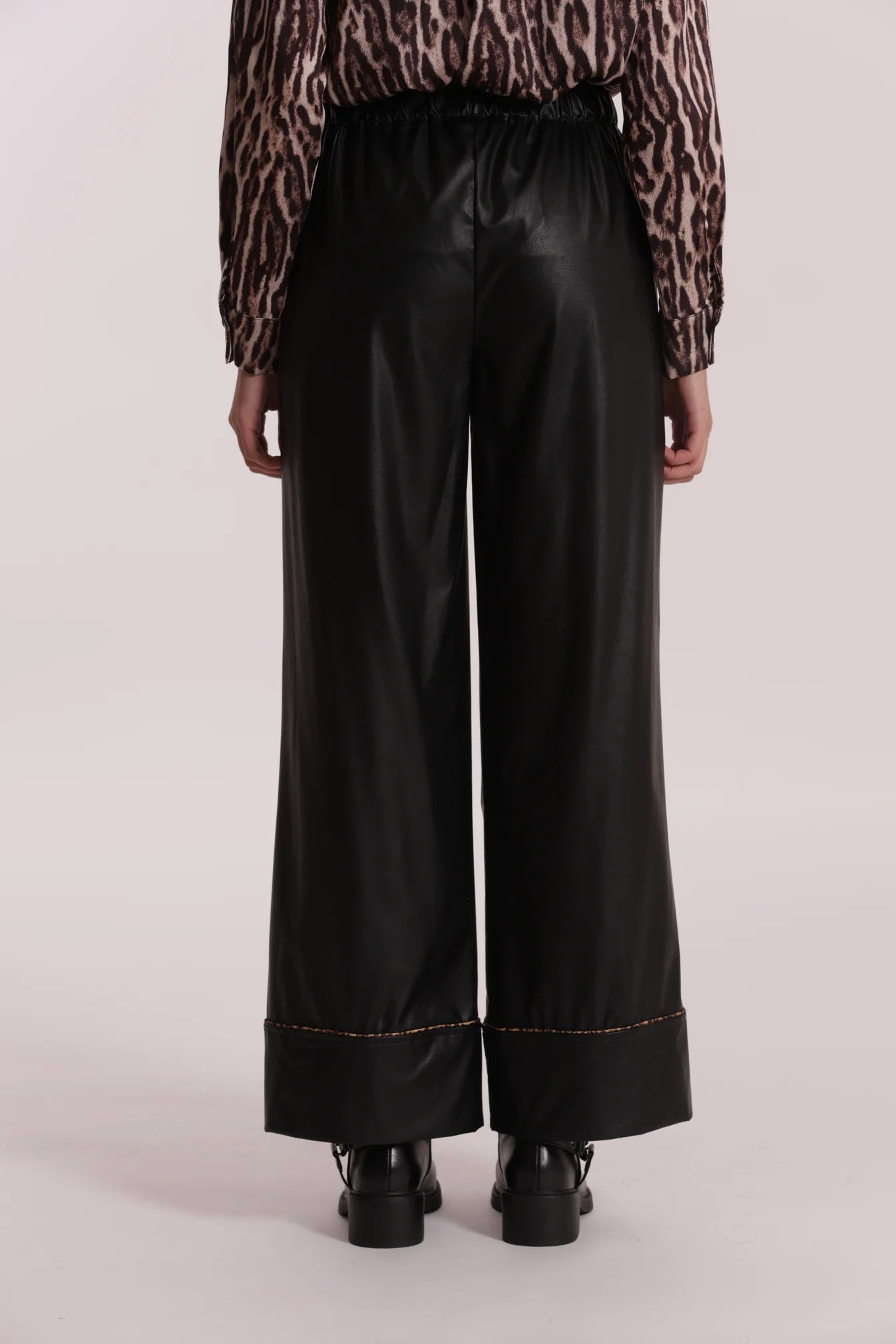 MIMI MUA PANTALONE PALAZZO IN SIMIL PELLE CON DETTAGLIO ANIMALIER