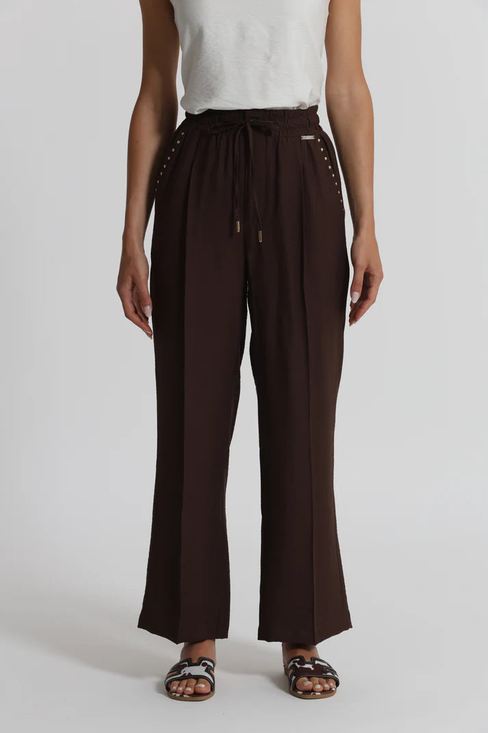 MIMIMUA - PANTALONE CON DETTAGLIO BORCHIE CIOCCOLATO