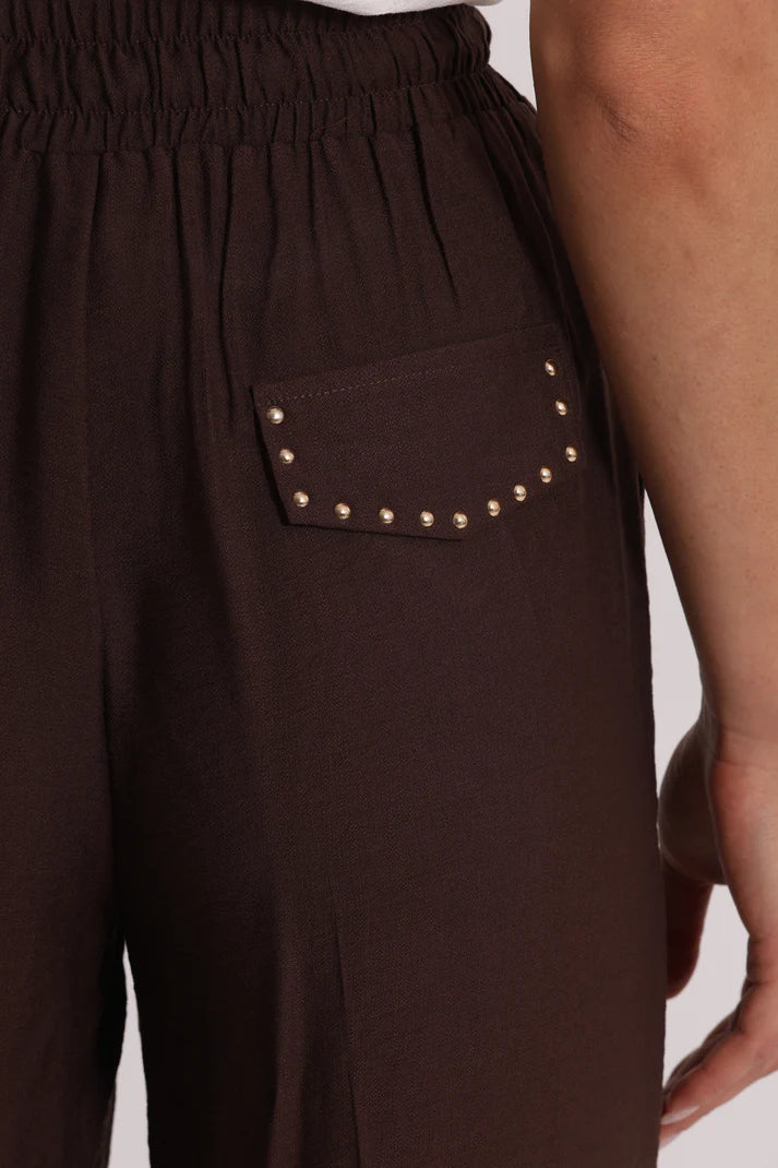 MIMIMUA - PANTALONE CON DETTAGLIO BORCHIE CIOCCOLATO