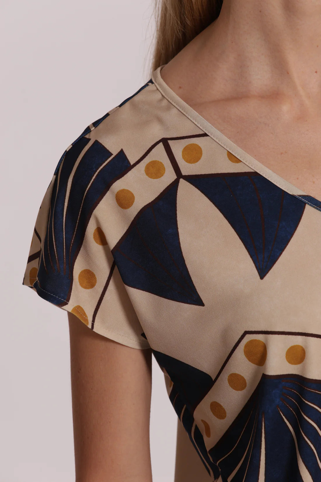 MIMIMUA - BLUSA A MANICHE CORTE IN ITY IN FANTASIA