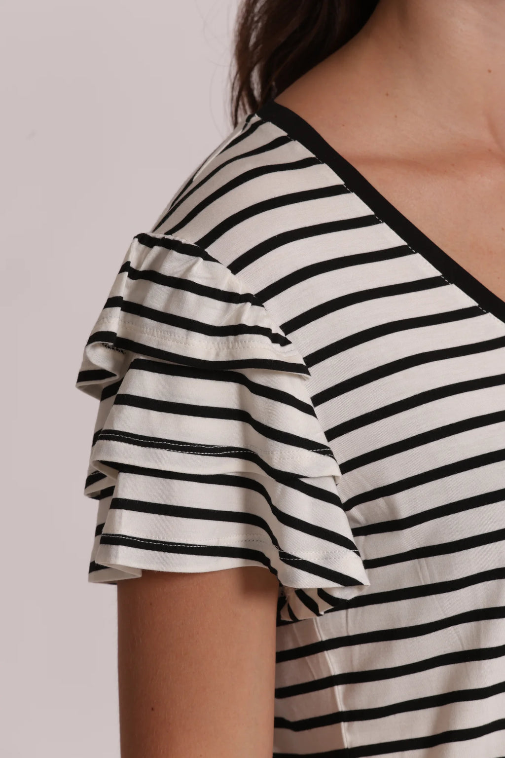 MIMI MUA - T-SHIRT A RIGHE CON MANICHE IN VOLANT