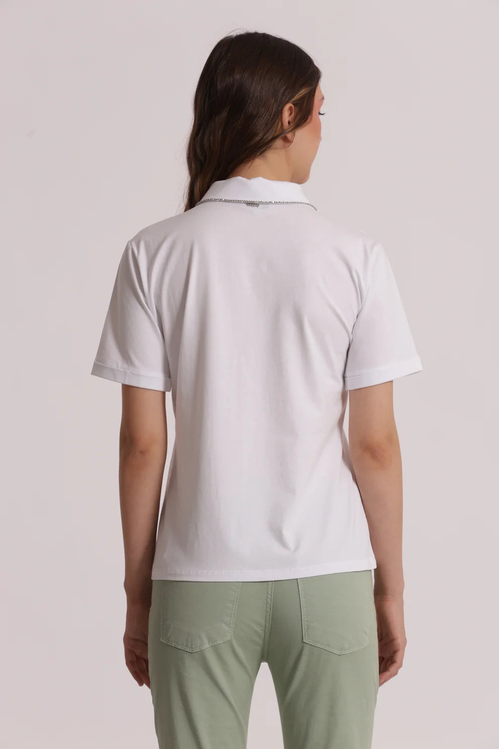 MIMIMUA - T-SHIRT CON SCOLLO A GOCCIA E RIFINITURA STRASS