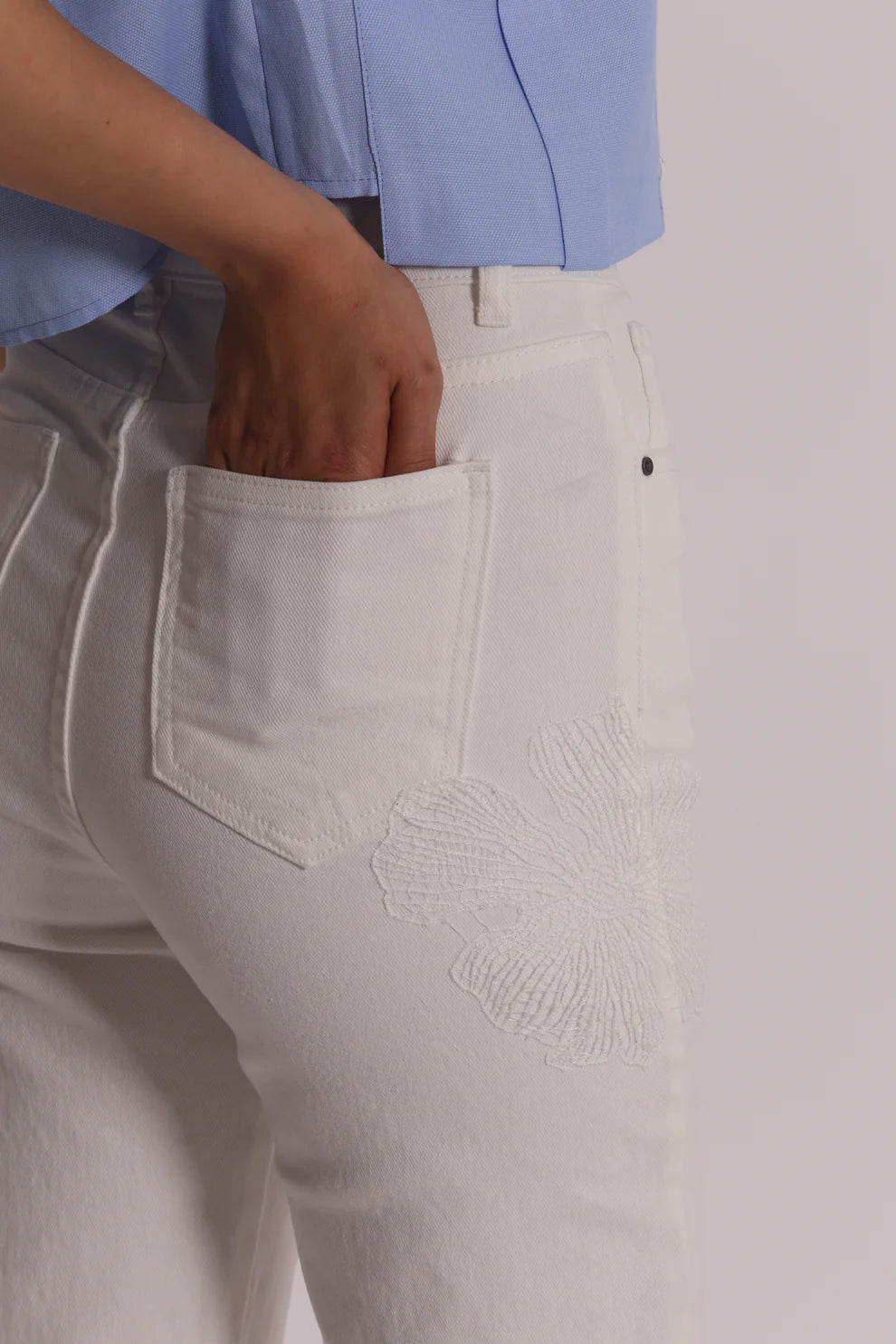 MIMIMUA - JEANS CON RICAMO FLOREALE