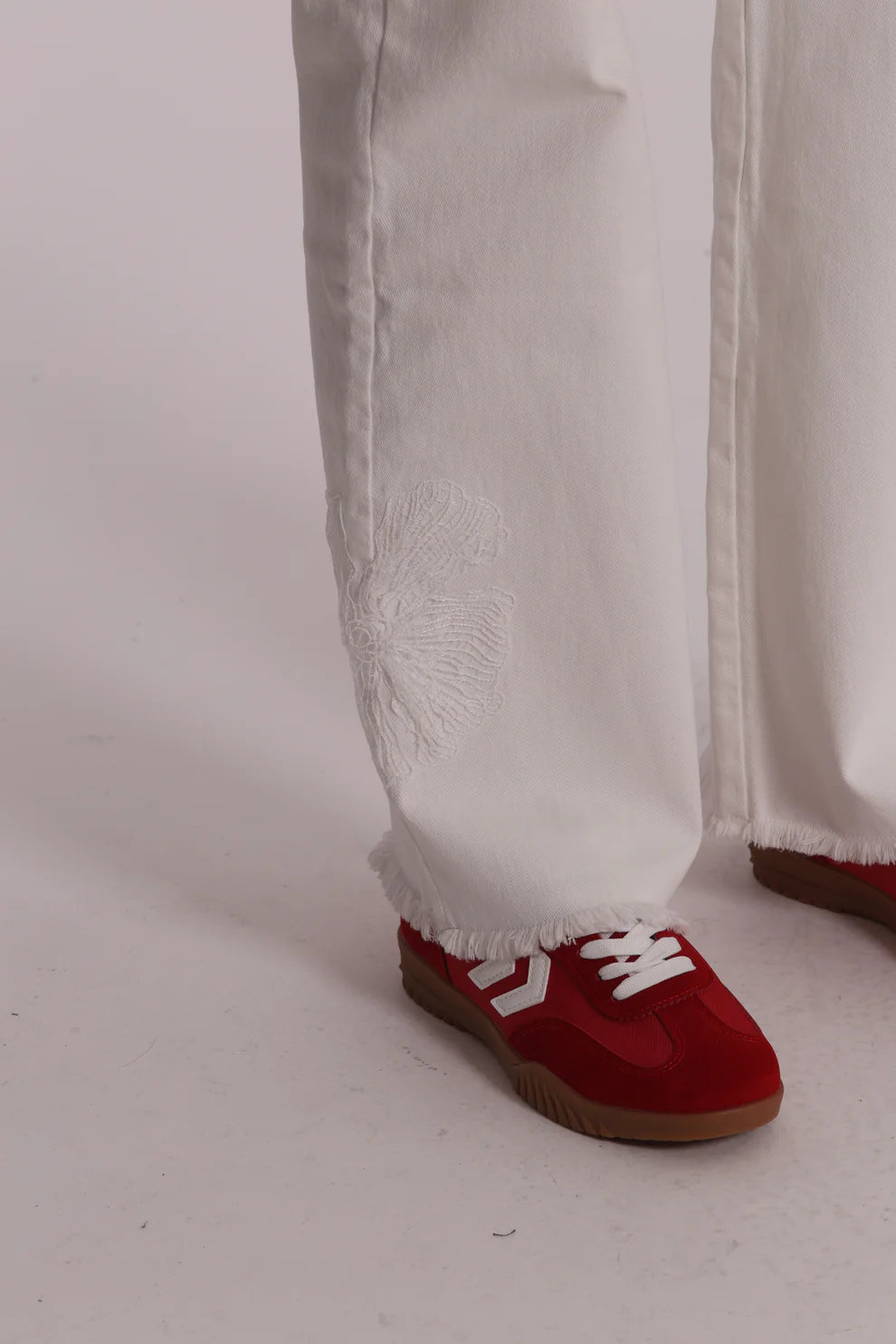 MIMIMUA - JEANS CON RICAMO FLOREALE